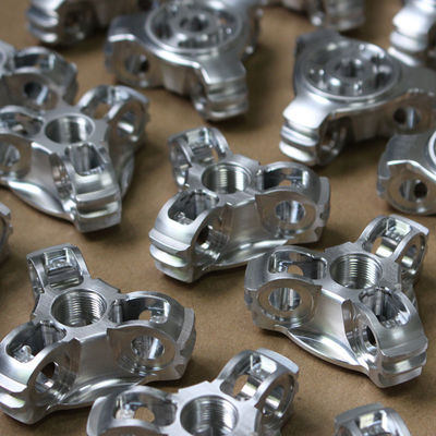 Pemesinan CNC Presisi Tinggi dan Bagian Pembalik Bahan Aluminium 6061