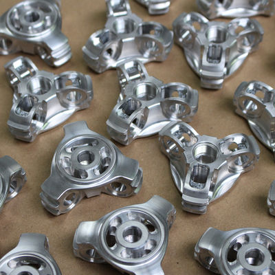 Toleransi 0,01mm Bagian Aluminium CNC CNC Turning Machining Bersertifikat ISO9001