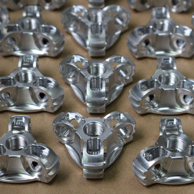 Toleransi 0,01mm Bagian Aluminium CNC CNC Turning Machining Bersertifikat ISO9001