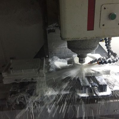 Mengetuk Bagian Penggilingan Presisi M3, Komponen Presisi CNC Finish Permukaan Anodizing