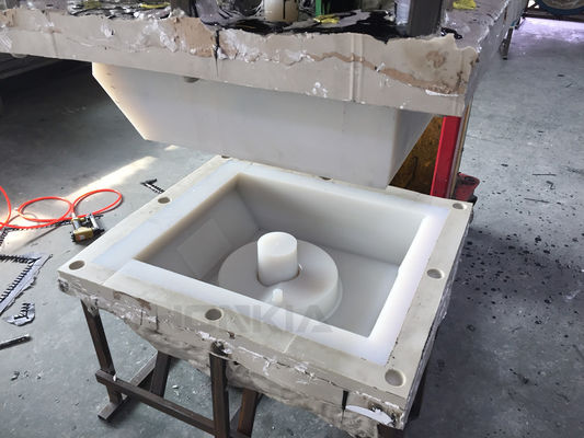 Cetakan Injeksi Reaksi Bagian Prototipe Volume Rendah Bahan Polyurethane