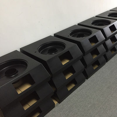 RIM Reaction Injection Moulding Bagian Perumahan Besar Dengan Pengecatan Konduktif